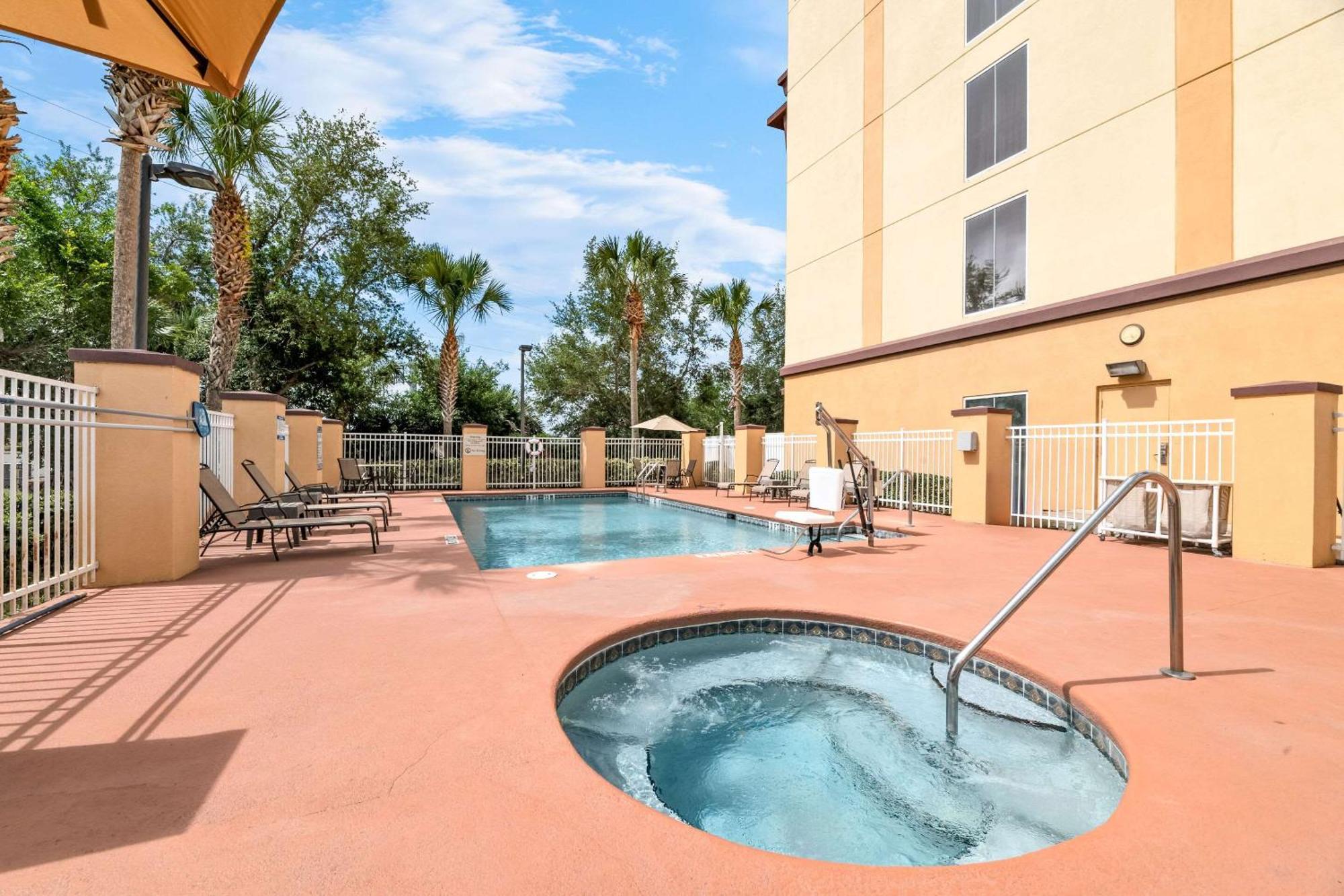 Comfort Suites Orlando Airport Экстерьер фото